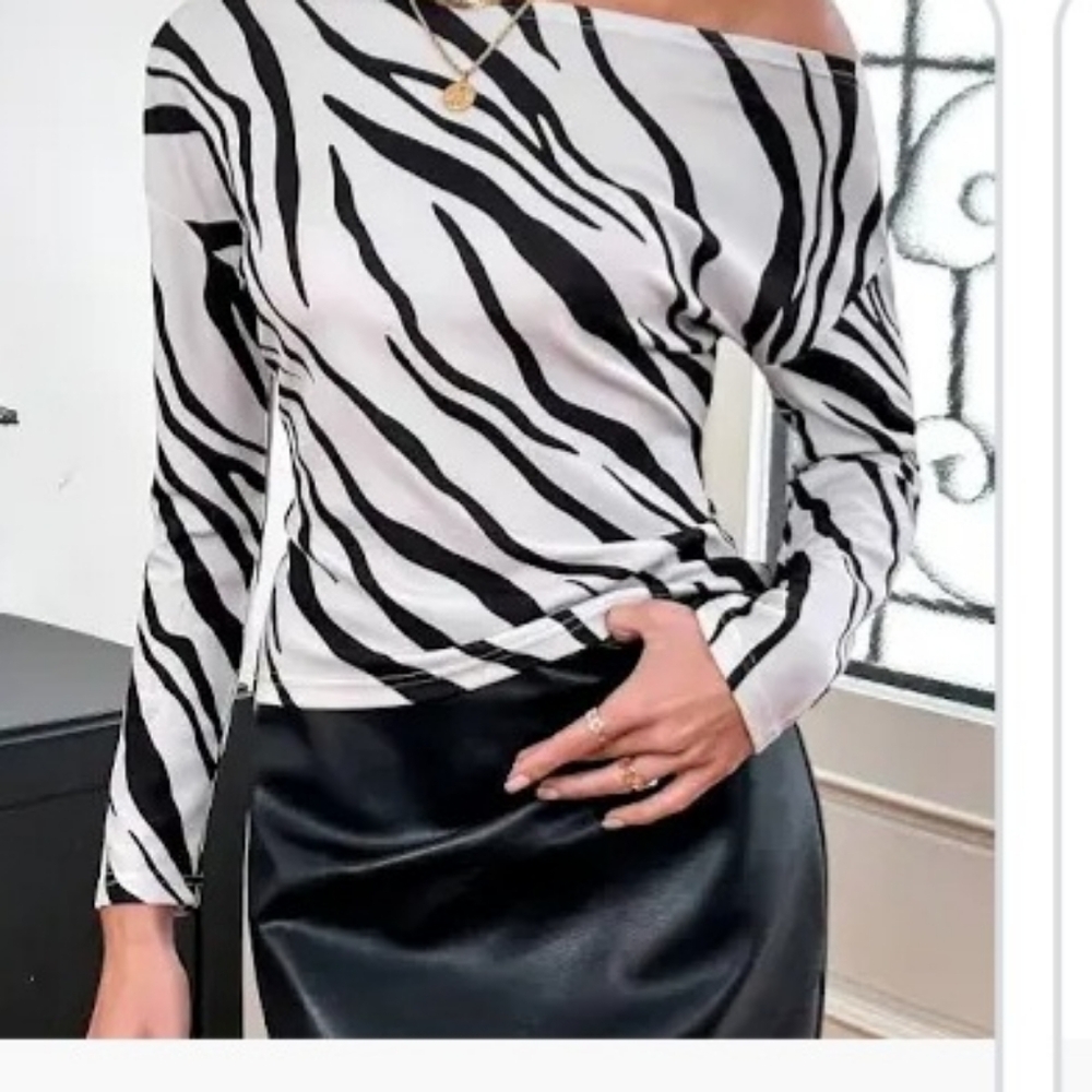 🍬RETRO APPAREL Off Shoulder Animal Print Tunic Size Medium